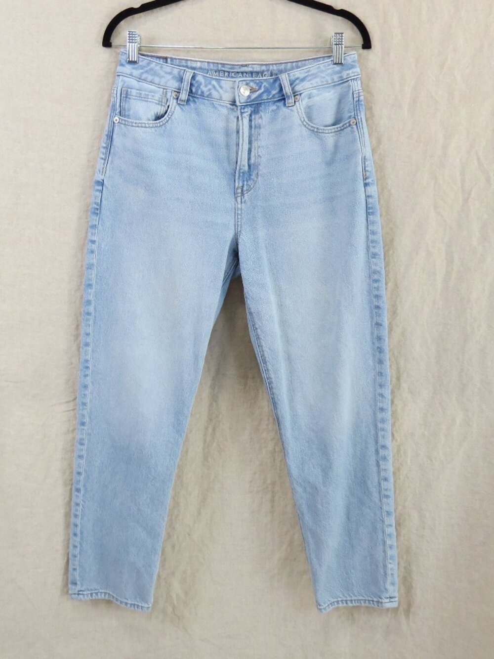 American Eagle Strigid Mom Jeans Size 8 Short High Rise, Light Wash 25.5" inseam